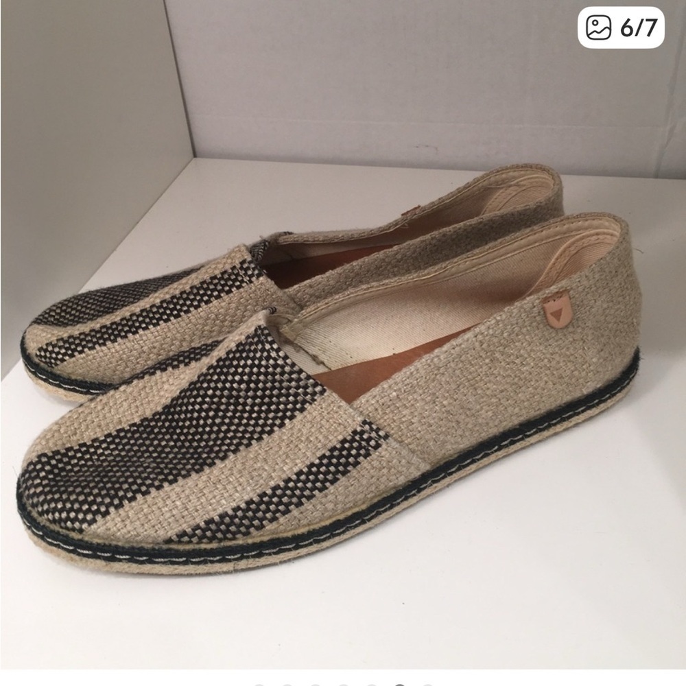 Eric Michael Womens  Beige and Black Loafers Size 38 SB-E - Picture 6 of 8